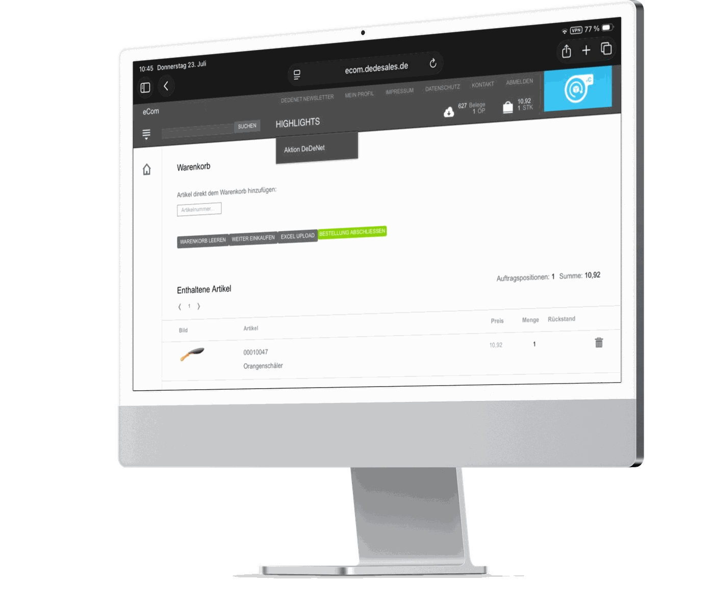 eCom-Shop im Browser auf einem Monitor: Warenkorb mit Artikelpositionen und Bestellabschluss